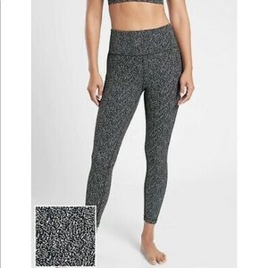 Athleta Ultimate Stash Pocket Textured 7/8 Tight Size Small